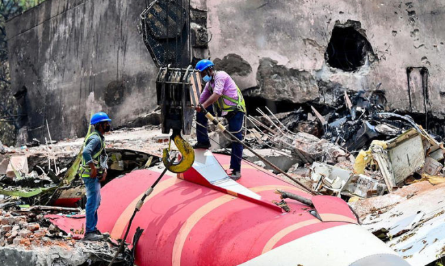 印度空难驾驶舱语音记录公开 飞行员沟通疑云